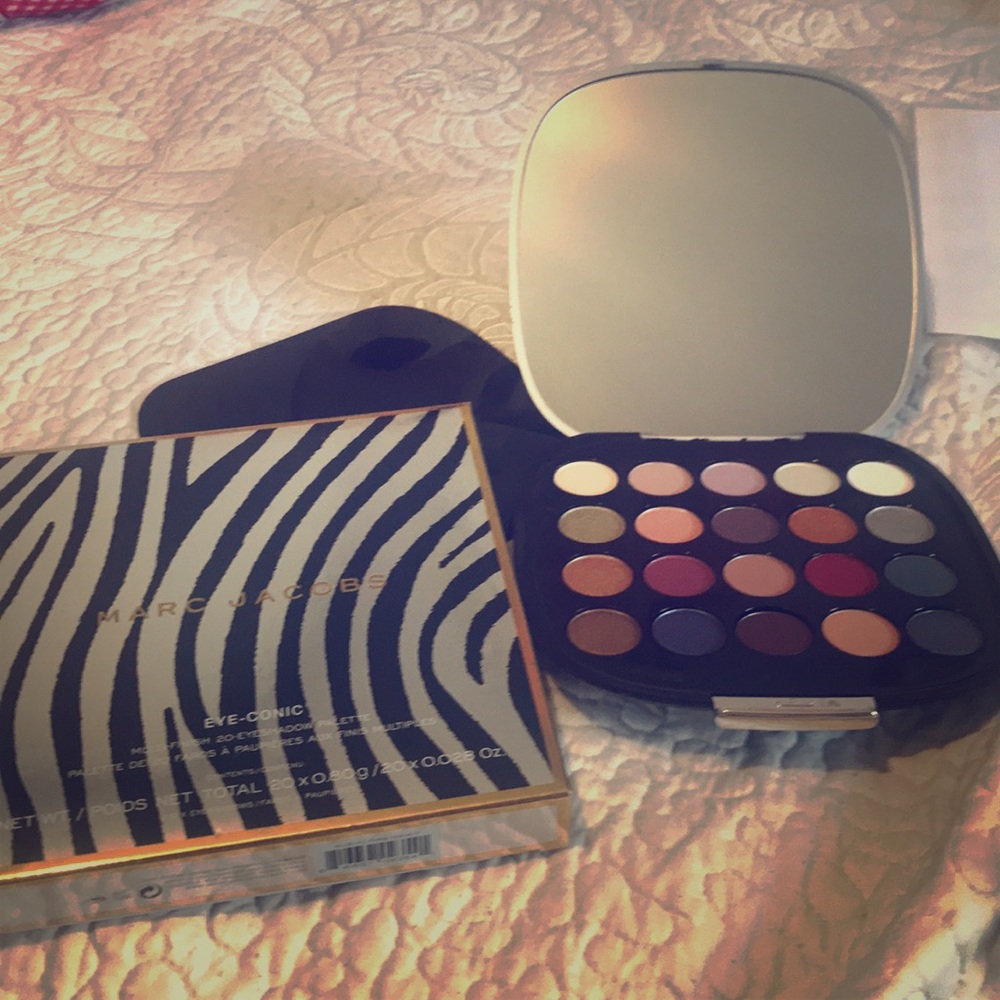 Marc Jacobs 20 eye shadow pallet 😊